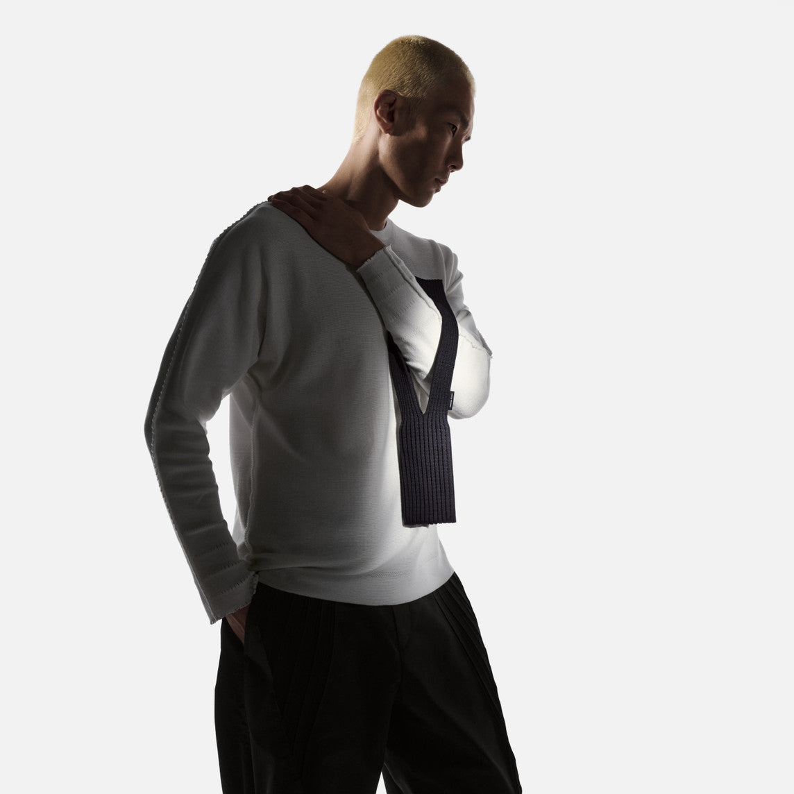 Luxury 3D-Knitted iPhone Pocket – Minimal & Stylish (Short Strap  – Minimal Neck Carry)