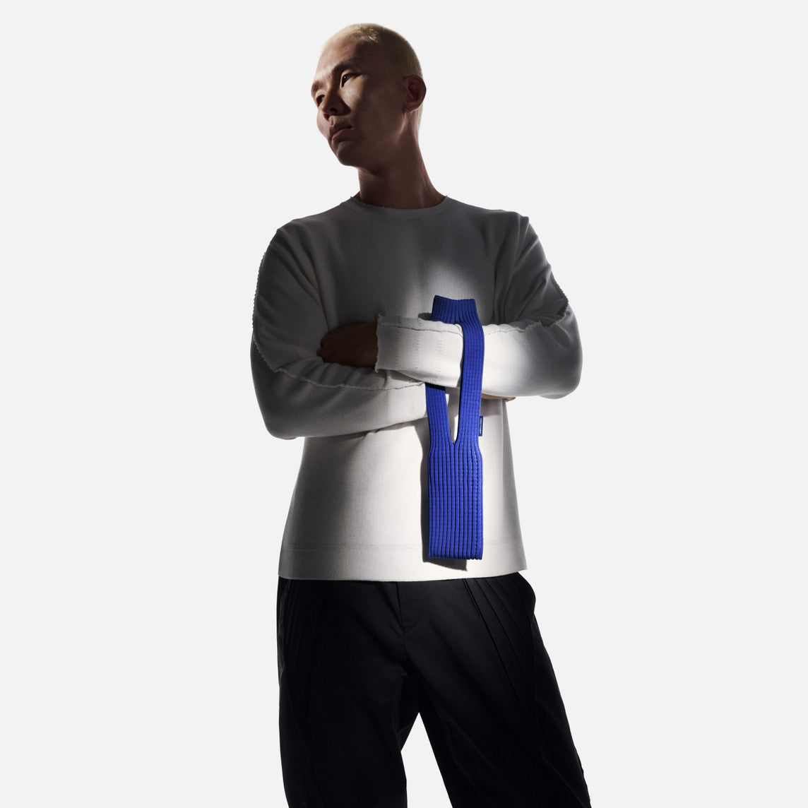 Luxury 3D-Knitted iPhone Pocket – Minimal & Stylish (Short Strap  – Minimal Neck Carry)